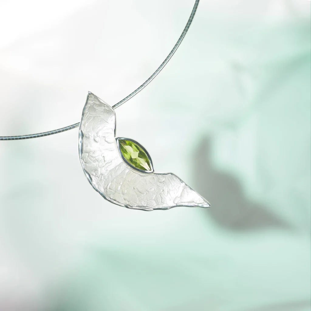 Collier. Halsketting. Elisabeth Zikesch Goudsmid en edelsteenzetter. Custom made, speciaal voor jou